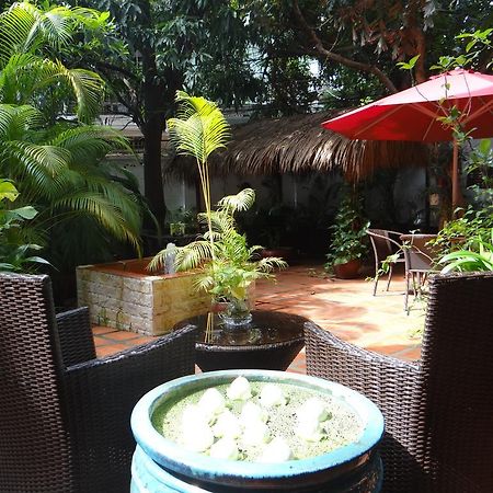 Alibi Guesthouse Phnom-Penh Buitenkant foto