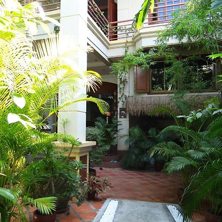Alibi Guesthouse Phnom-Penh Buitenkant foto