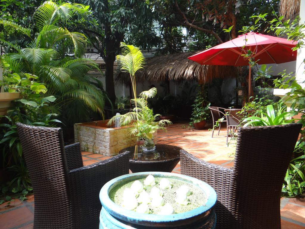 Alibi Guesthouse Phnom-Penh Buitenkant foto