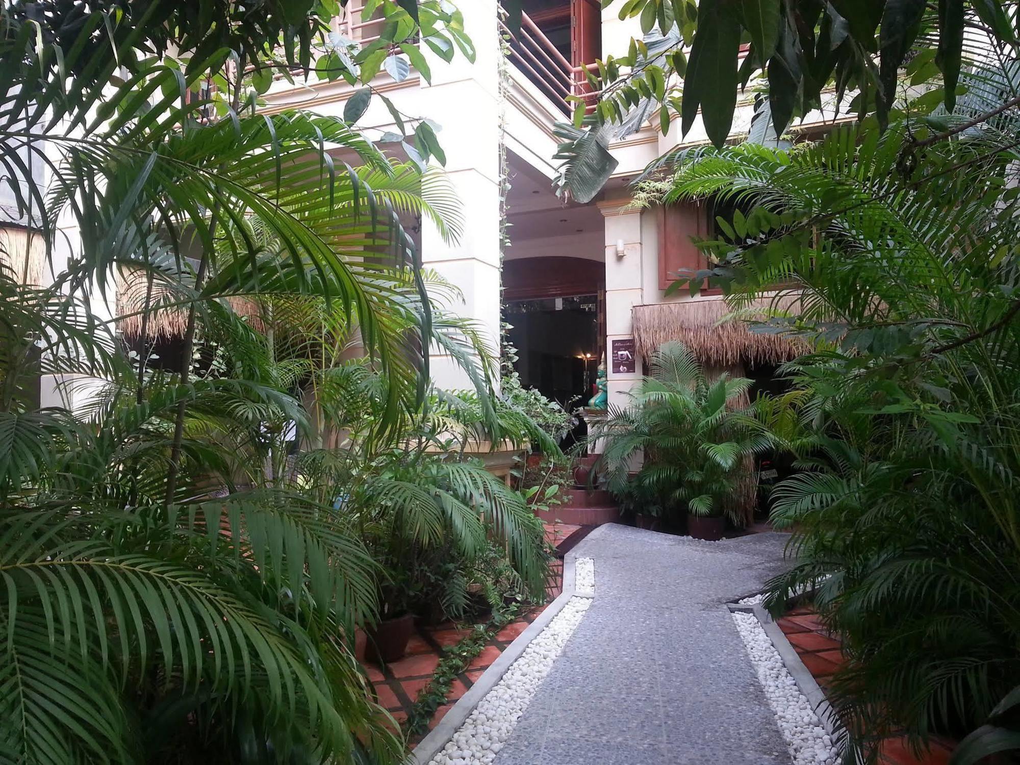 Alibi Guesthouse Phnom-Penh Buitenkant foto