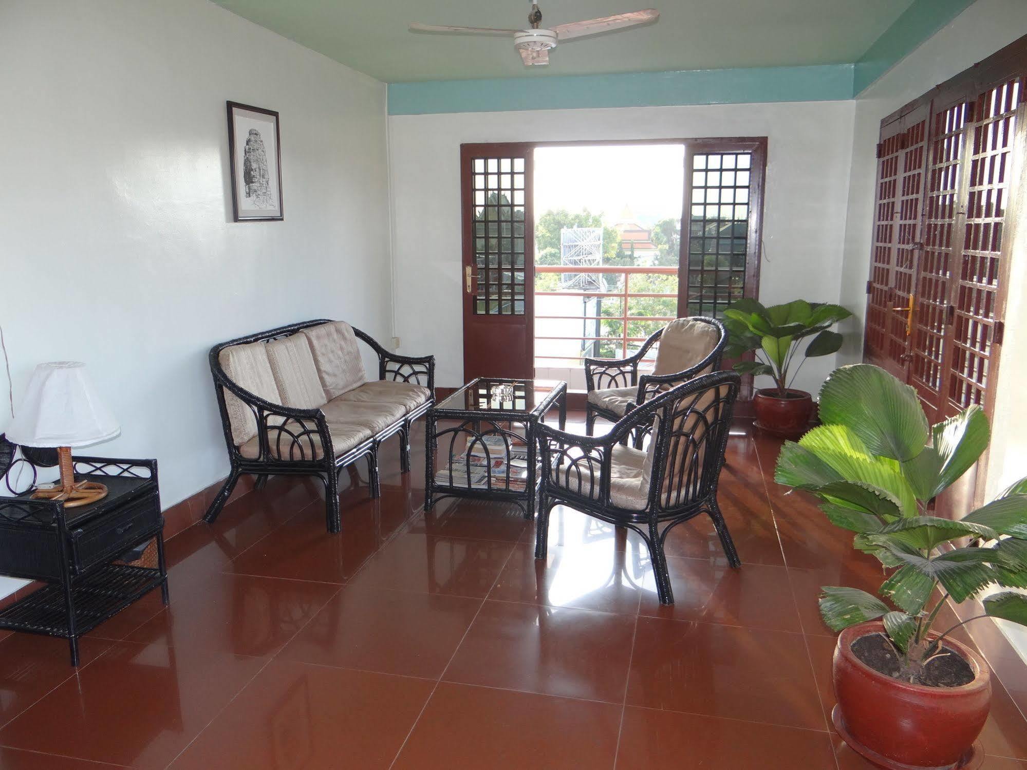 Alibi Guesthouse Phnom-Penh Buitenkant foto