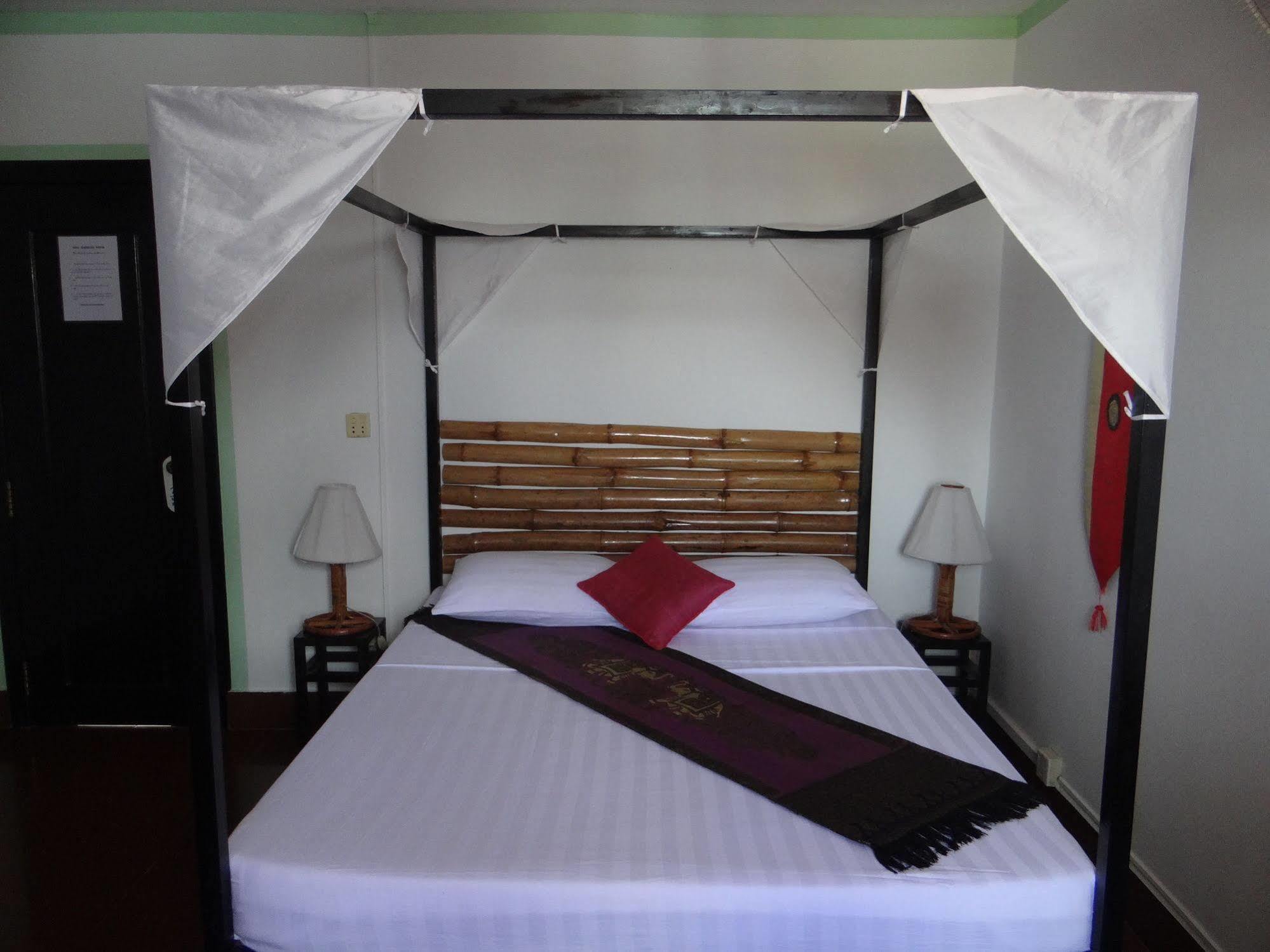 Alibi Guesthouse Phnom-Penh Buitenkant foto