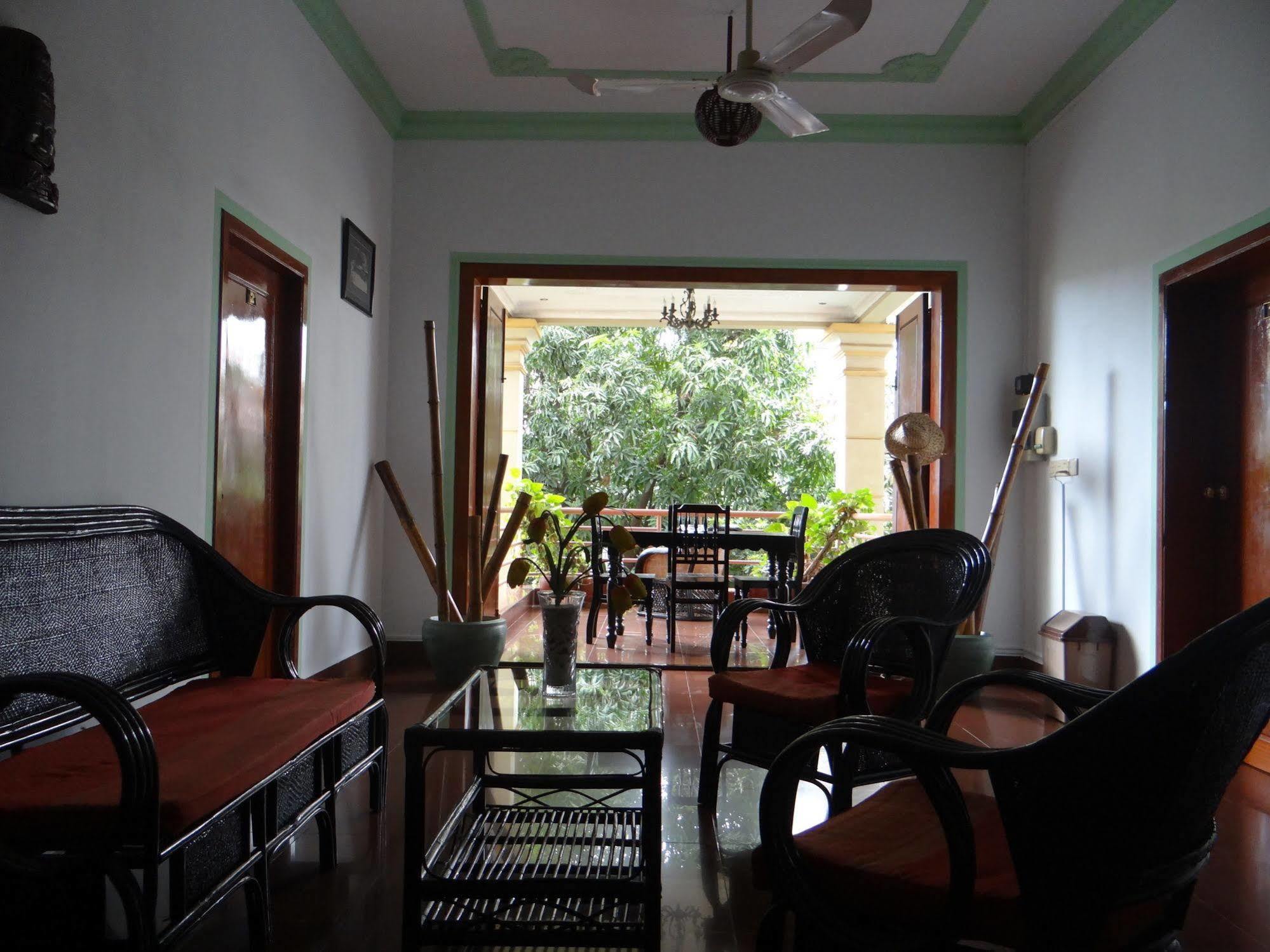 Alibi Guesthouse Phnom-Penh Buitenkant foto
