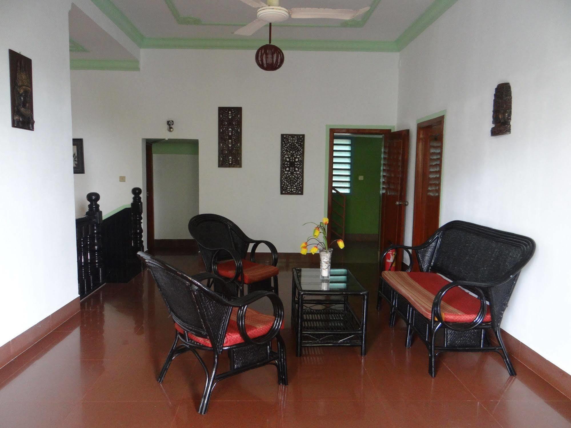 Alibi Guesthouse Phnom-Penh Buitenkant foto