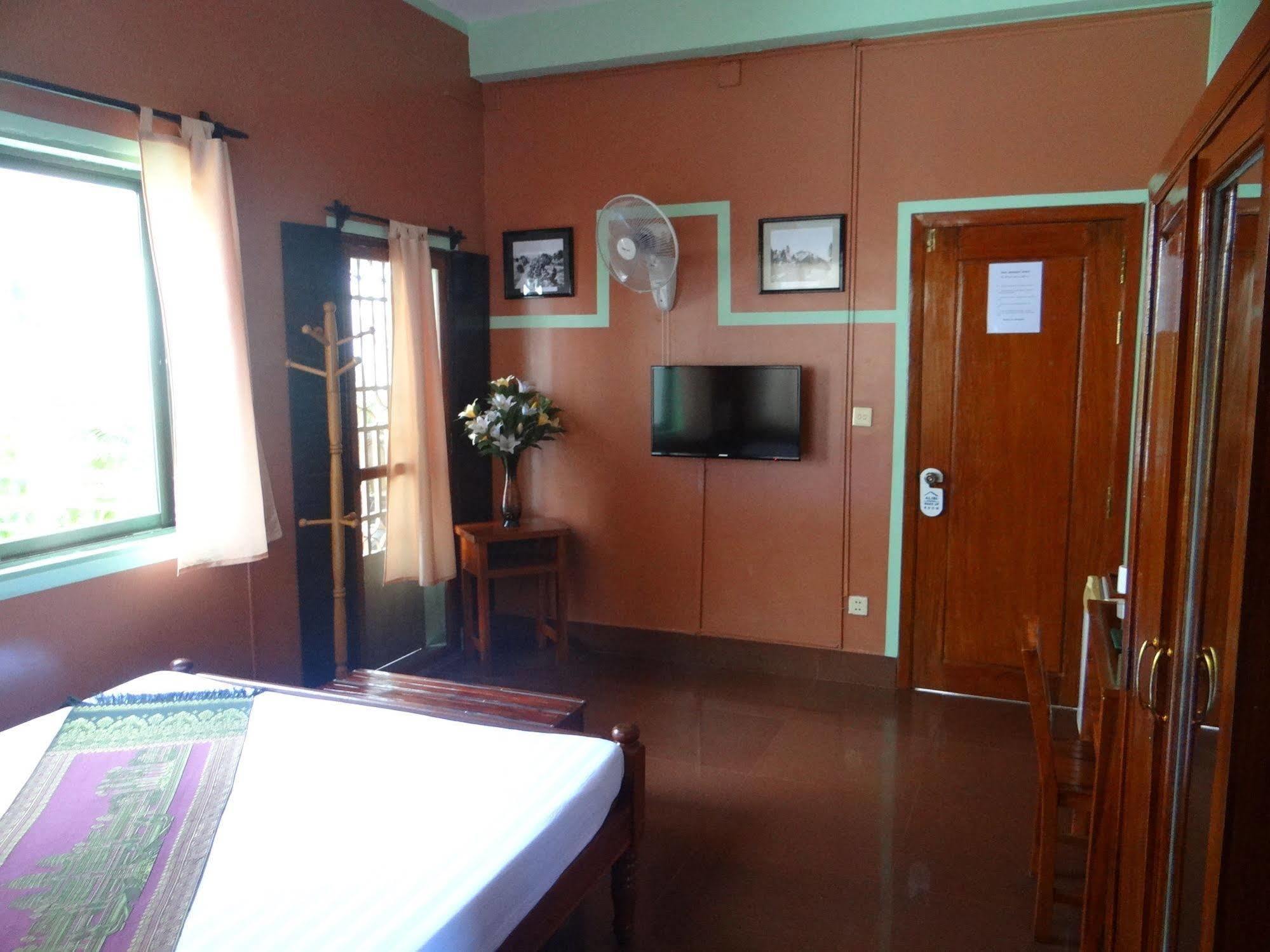 Alibi Guesthouse Phnom-Penh Buitenkant foto