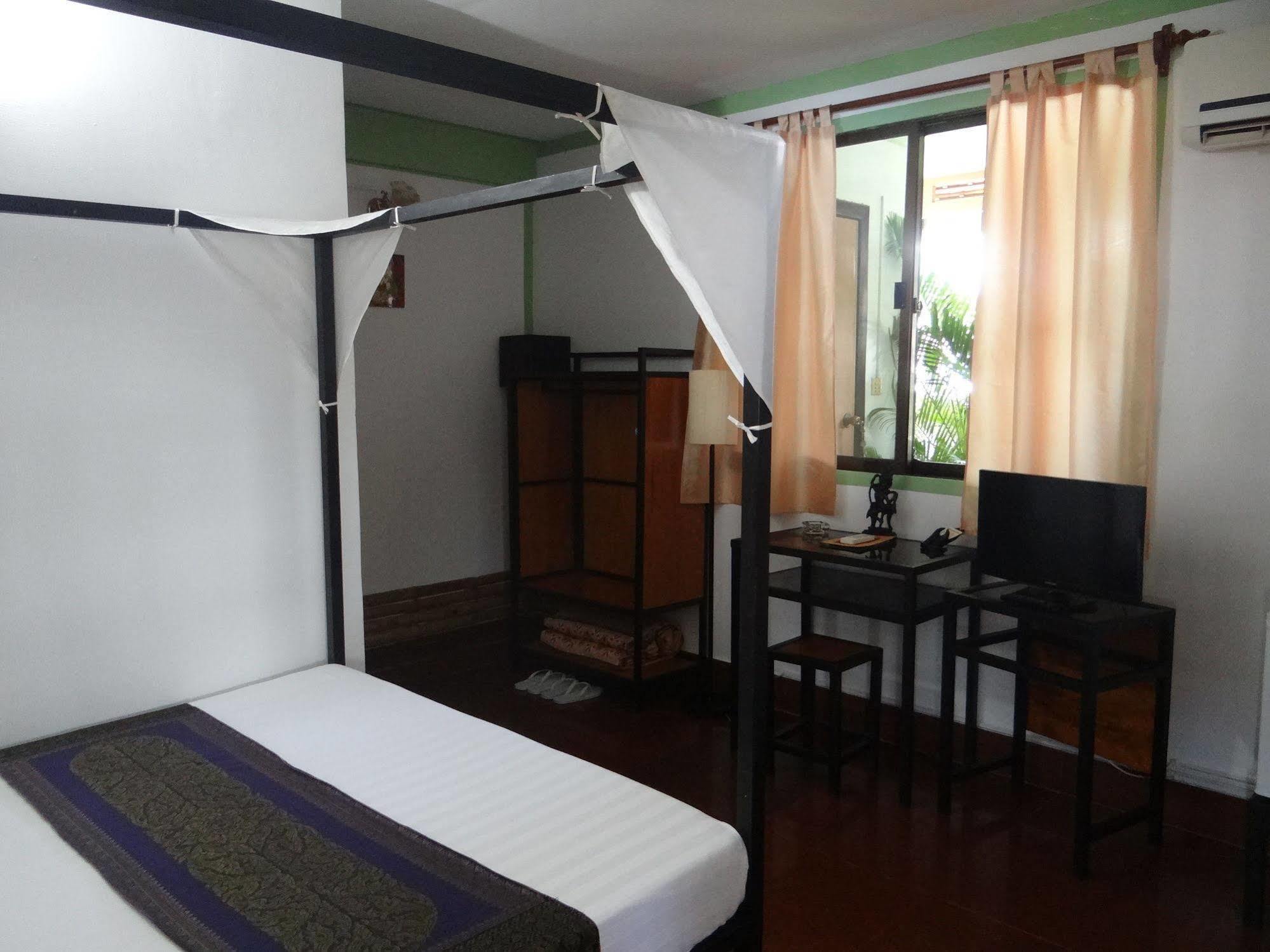 Alibi Guesthouse Phnom-Penh Buitenkant foto