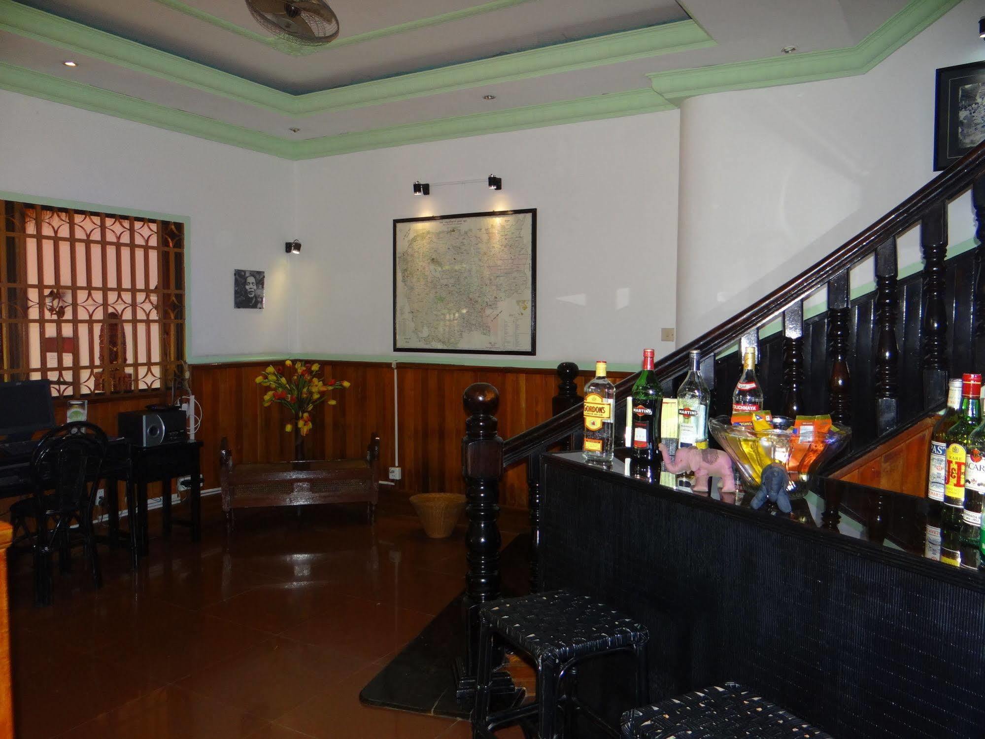 Alibi Guesthouse Phnom-Penh Buitenkant foto