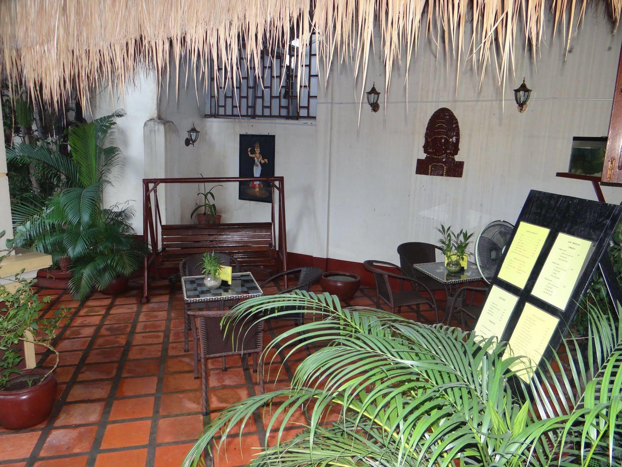 Alibi Guesthouse Phnom-Penh Buitenkant foto